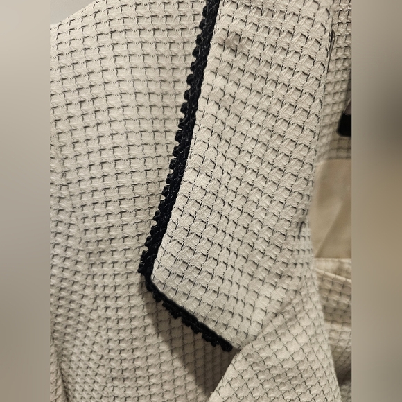 "Sag Harbor Women’s 16 Skirt Suit Cream Black Trim Tweed Blazer & Skirt Set" - Picture 4 of 16